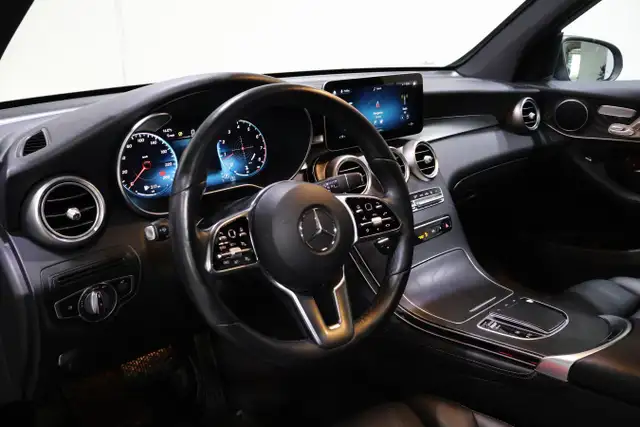 2020 Mercedes-Benz GLC300 4MATIC SUV | ONE OWNER | WELL EQUIPPED - Photo 14