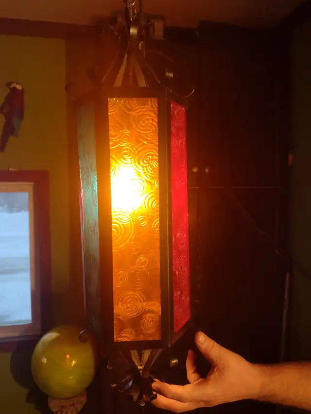 Vintage swag light 6 panel 3 different colours plugs in the wall