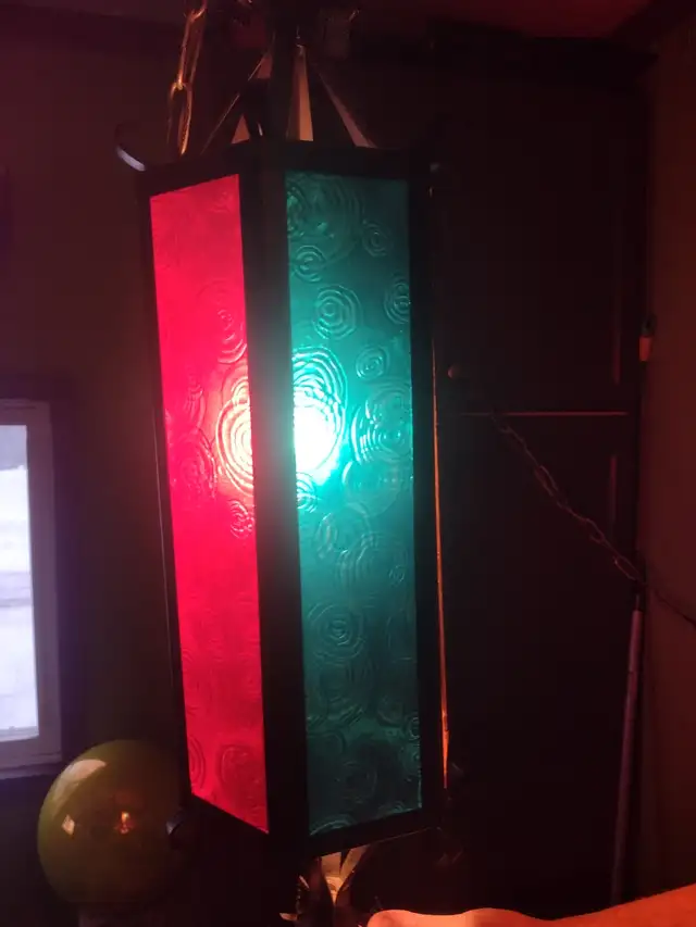 Vintage swag light 6 panel 3 different colours plugs in the wall - Photo 4