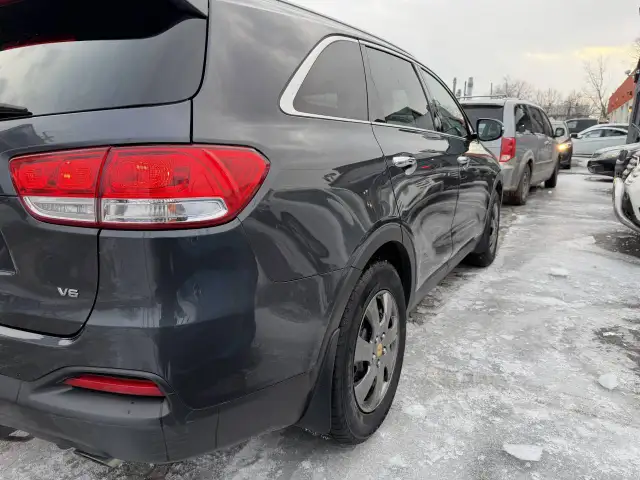 2018 KIA Sorento LX - Photo 4