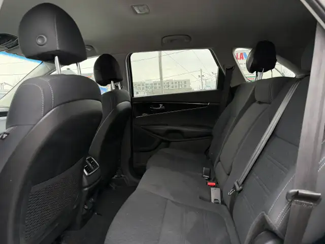 2018 KIA Sorento LX - Photo 17