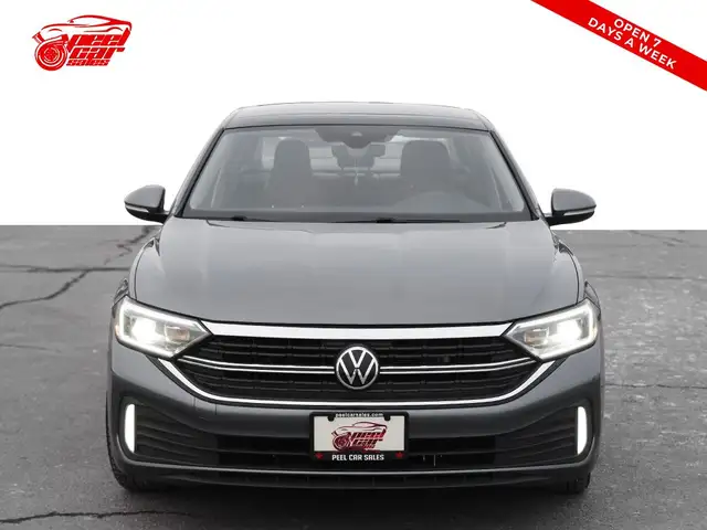 2022 Volkswagen Jetta Highline, Sunroof, Apple Carplay, Alloys. - Photo 2