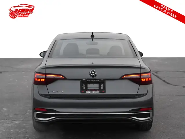 2022 Volkswagen Jetta Highline, Sunroof, Apple Carplay, Alloys. - Photo 4