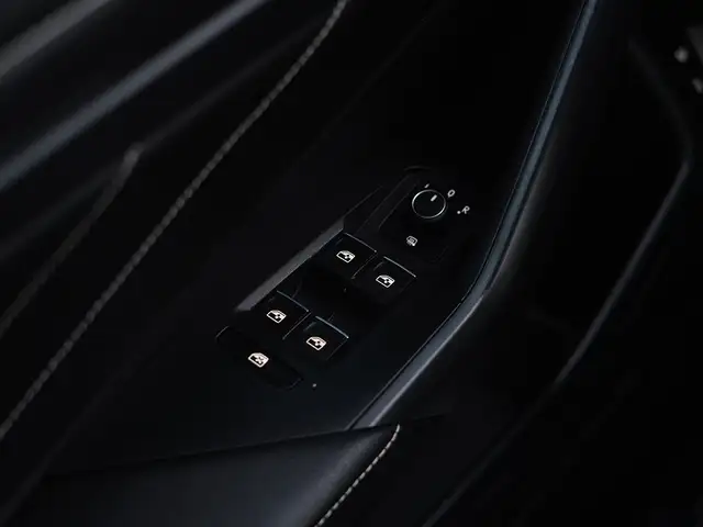 2022 Volkswagen Jetta Highline, Sunroof, Apple Carplay, Alloys. - Photo 11