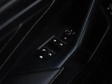 2022 Volkswagen Jetta Highline, Sunroof, Apple Carplay, Alloys. - Photo 11