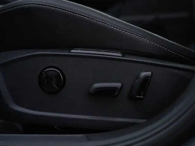 2022 Volkswagen Jetta Highline, Sunroof, Apple Carplay, Alloys. - Photo 13