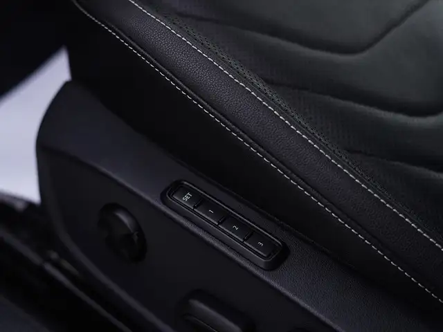 2022 Volkswagen Jetta Highline, Sunroof, Apple Carplay, Alloys. - Photo 14