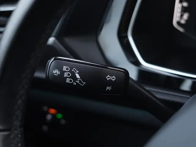 2022 Volkswagen Jetta Highline, Sunroof, Apple Carplay, Alloys. - Photo 18