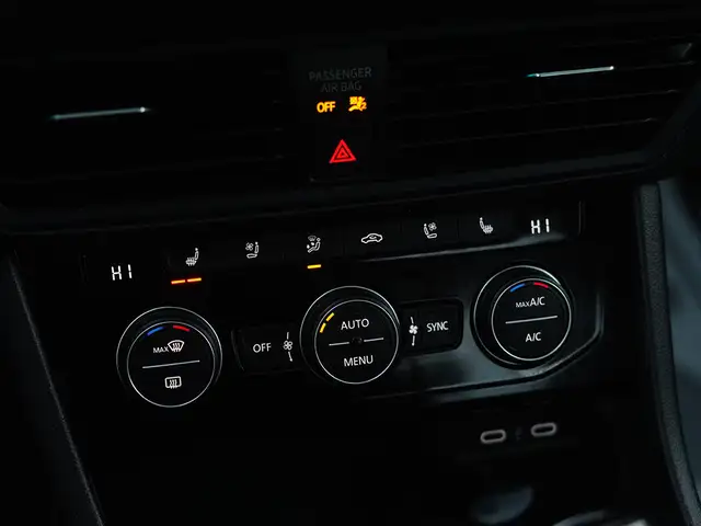 2022 Volkswagen Jetta Highline, Sunroof, Apple Carplay, Alloys. - Photo 24