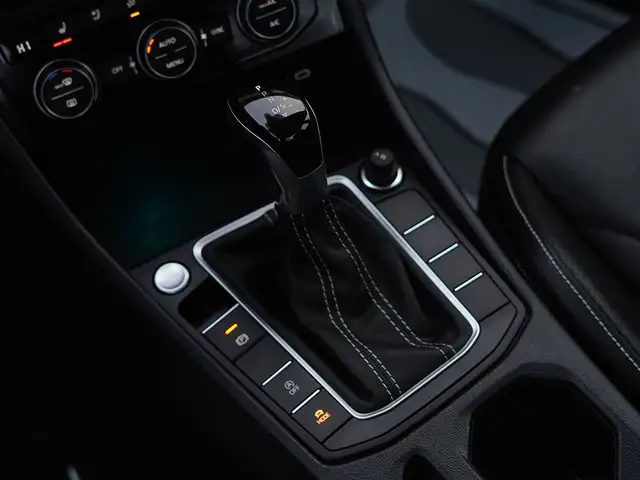 2022 Volkswagen Jetta Highline, Sunroof, Apple Carplay, Alloys. - Photo 26