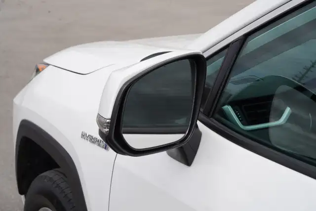 2020 Toyota RAV4 Hybrid XLE, Apple carplay, BSM, Sunroof. - Photo 11