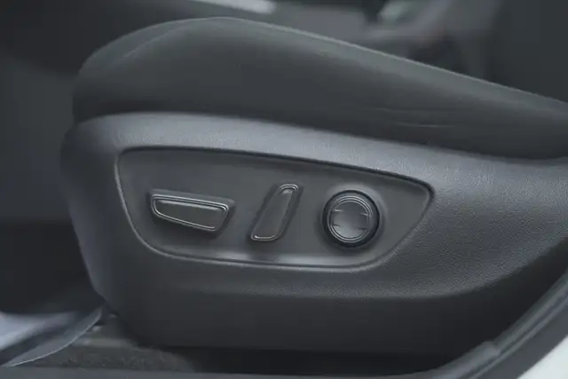 2020 Toyota RAV4 Hybrid XLE, Apple carplay, BSM, Sunroof. - Photo 15