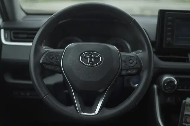 2020 Toyota RAV4 Hybrid XLE, Apple carplay, BSM, Sunroof. - Photo 18
