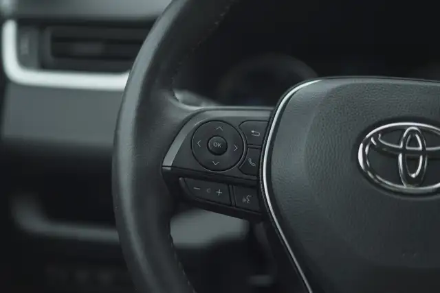 2020 Toyota RAV4 Hybrid XLE, Apple carplay, BSM, Sunroof. - Photo 19