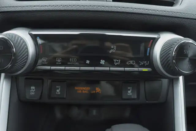 2020 Toyota RAV4 Hybrid XLE, Apple carplay, BSM, Sunroof. - Photo 26