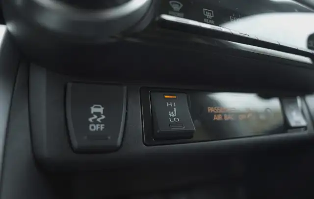 2020 Toyota RAV4 Hybrid XLE, Apple carplay, BSM, Sunroof. - Photo 27