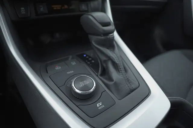 2020 Toyota RAV4 Hybrid XLE, Apple carplay, BSM, Sunroof. - Photo 30