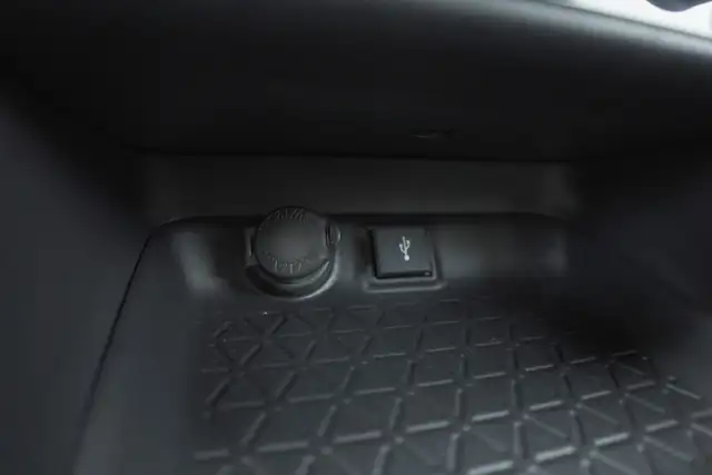 2020 Toyota RAV4 Hybrid XLE, Apple carplay, BSM, Sunroof. - Photo 34