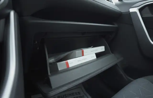 2020 Toyota RAV4 Hybrid XLE, Apple carplay, BSM, Sunroof. - Photo 35