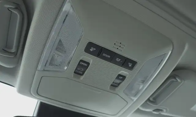 2020 Toyota RAV4 Hybrid XLE, Apple carplay, BSM, Sunroof. - Photo 36