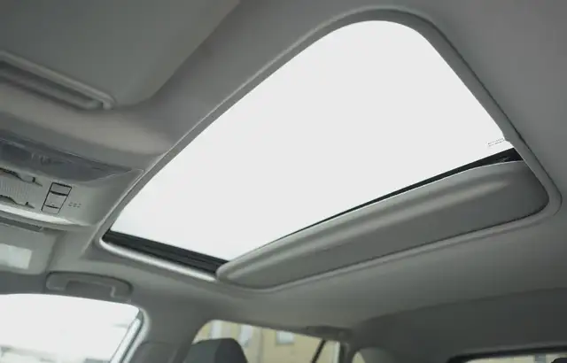2020 Toyota RAV4 Hybrid XLE, Apple carplay, BSM, Sunroof. - Photo 38