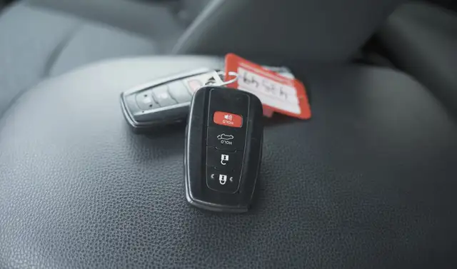 2020 Toyota RAV4 Hybrid XLE, Apple carplay, BSM, Sunroof. - Photo 45