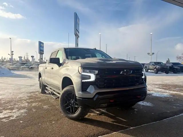 2025 Chevrolet Silverado 1500 LT Trail Boss 6.2L - Photo 2