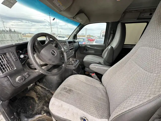 2010 GMC Savana Cargo Van RUNS, NOT DRIVEABLE, NO BRAKES, NO POW - Photo 7