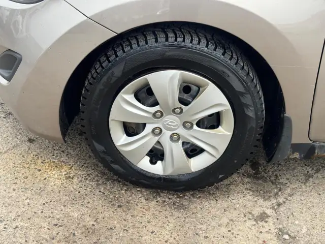 2013 Hyundai Elantra L, MANUAL, WELL MAINTAINED, CERTIFIED - Photo 10