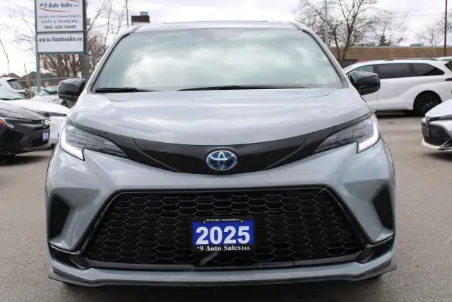 2025 Toyota Sienna XSE - Photo 2