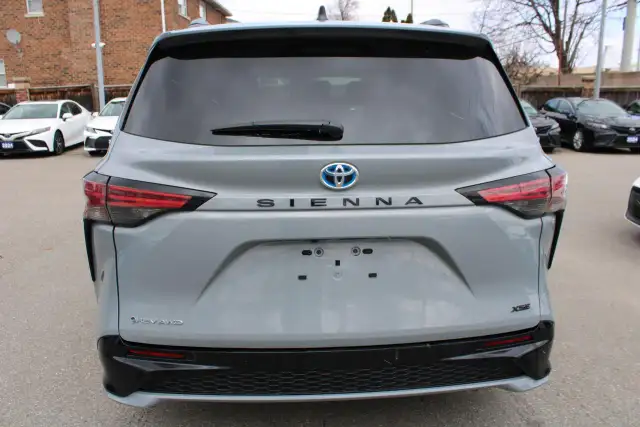 2025 Toyota Sienna XSE - Photo 3