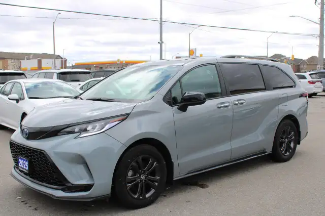 2025 Toyota Sienna XSE - Photo 5