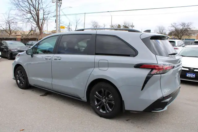 2025 Toyota Sienna XSE - Photo 6