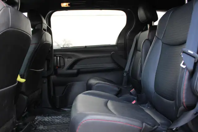2025 Toyota Sienna XSE - Photo 10