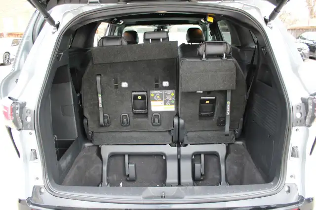 2025 Toyota Sienna XSE - Photo 18