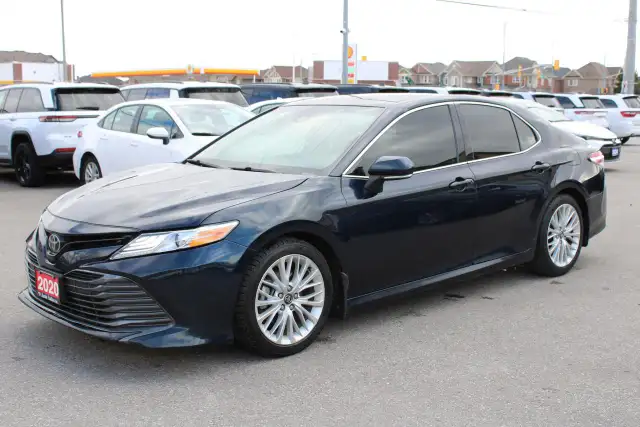 2020 Toyota Camry XLE - Photo 2