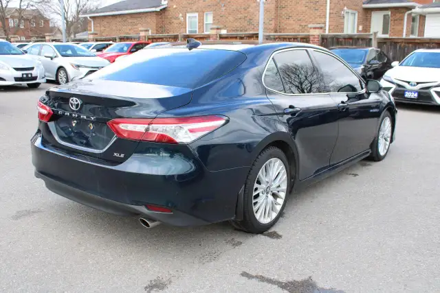 2020 Toyota Camry XLE - Photo 5