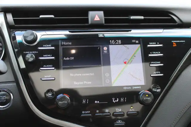 2020 Toyota Camry XLE - Photo 10