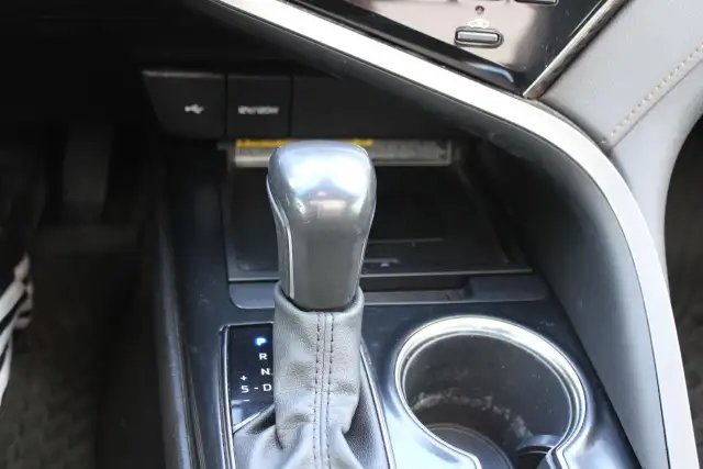 2020 Toyota Camry XLE - Photo 11