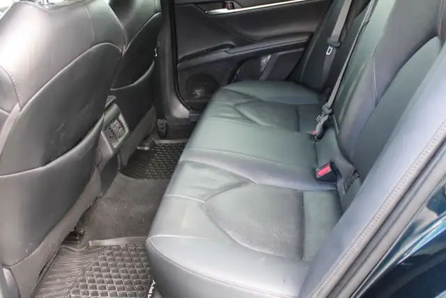 2020 Toyota Camry XLE - Photo 12