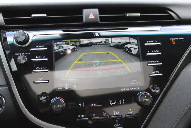 2020 Toyota Camry XLE - Photo 16