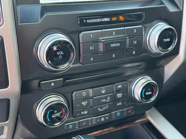 2018 Ford F-150 LARIAT DEALER SERVICEDEXCELLENT CONDITION - Photo 24