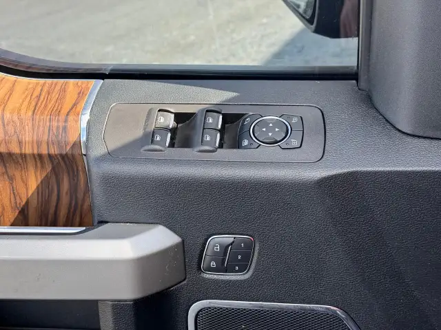 2018 Ford F-150 LARIAT DEALER SERVICEDEXCELLENT CONDITION - Photo 28