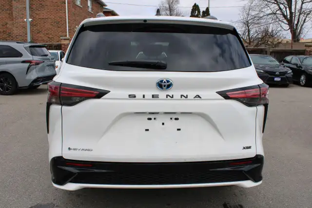 2025 Toyota Sienna XSE - Photo 3