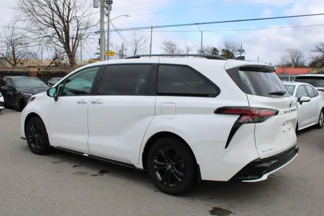 2025 Toyota Sienna XSE - Photo 6