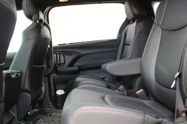 2025 Toyota Sienna XSE - Photo 10
