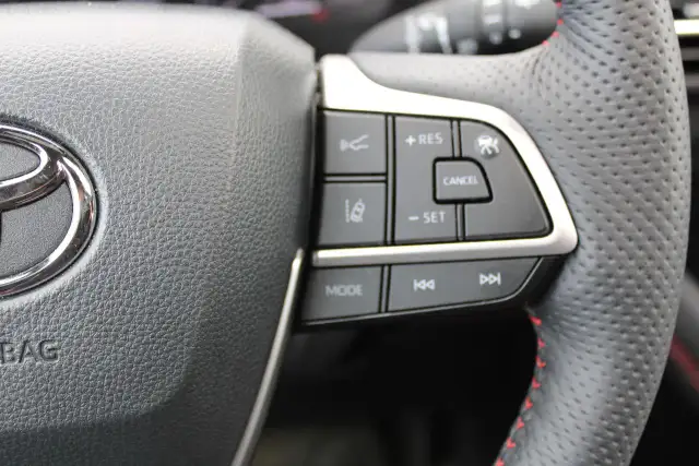 2025 Toyota Sienna XSE - Photo 17