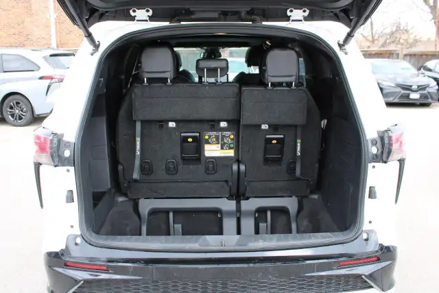 2025 Toyota Sienna XSE - Photo 18