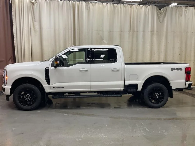 2026 FORD F-350 Super Duty Lariat - Photo 2