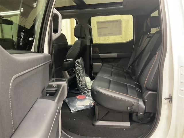 2026 FORD F-350 Super Duty Lariat - Photo 12
